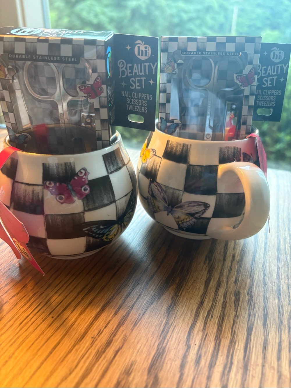 Courtly Check Butterfly Mugs and Manicure Set